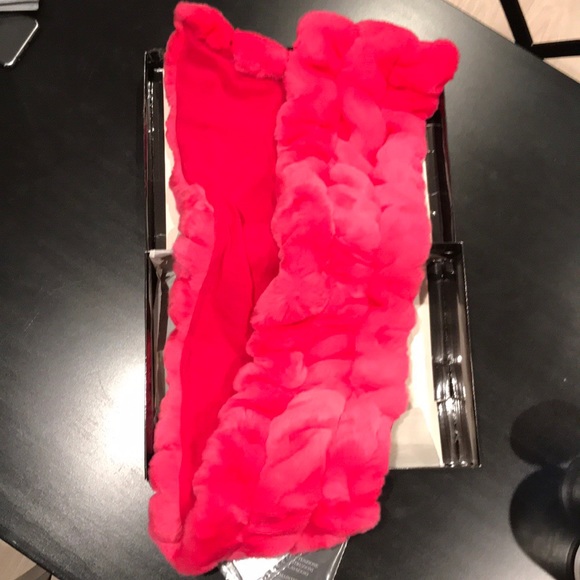 Giorgio Armani Pink color 100% Rabbit Fur Scarf - Picture 2 of 6